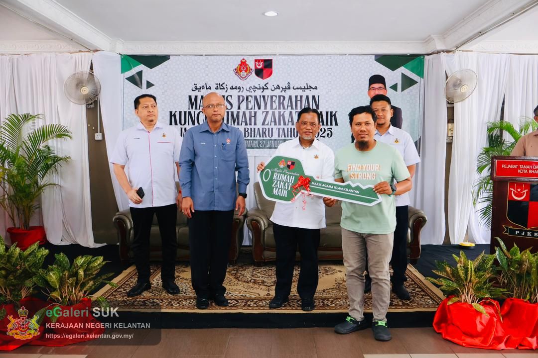 majlis-penyerahan-kunci-rumah-zakat-maik-jajahan-kota-bharu-tahun-2025-5.jpg