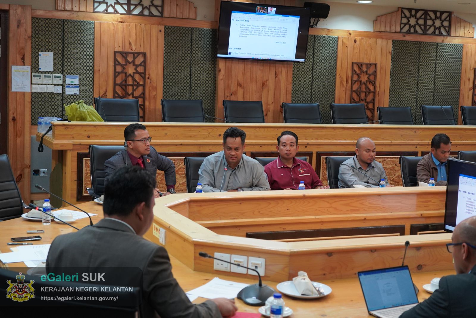 mesyuarat-khas-hala-tuju-pembangunan-sistem-maklumat-geografi-(gis)-negeri-kelantan-bil.1/2025-12.JPG