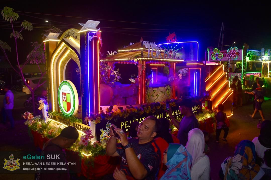 perarakan-kereta-berhias-jajahan-pasir-puteh-16.jpg