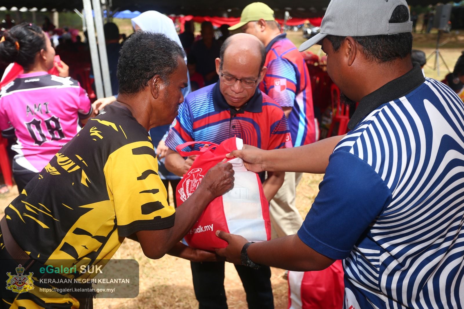 majlis-santuni-kasih-bersama-masyarakat-orang-asli-pos-tohoi-gua-musang-21.jpeg