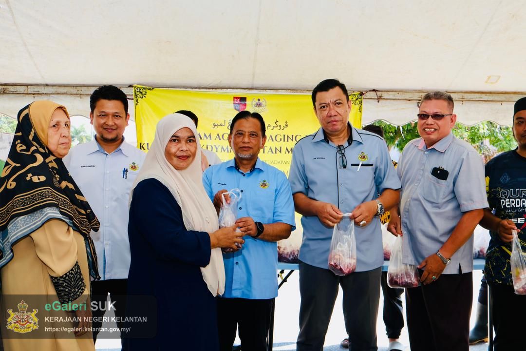 agihan-daging-lembu-kurniaan-kdymm-sultan-muhammad-v-bagi-jajahan-kota-bharu-17.jpg