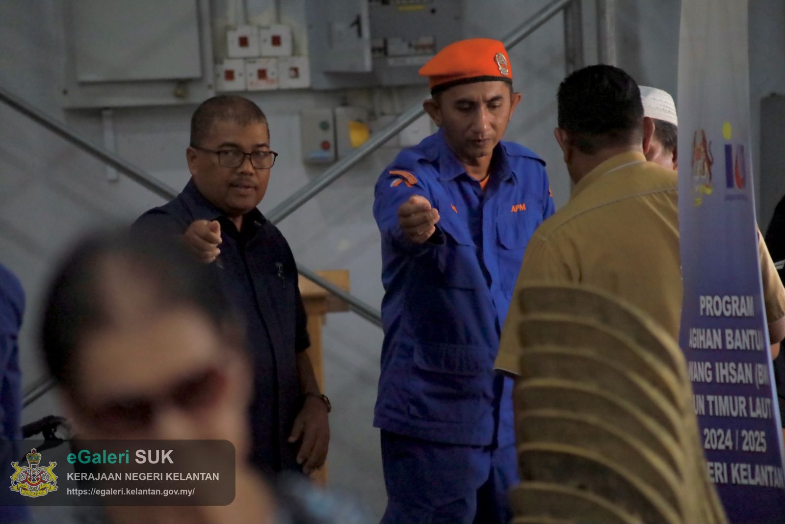 program-agihan-bantuan-wang-ihsan-bwi-kepada-kir-yang-berpindah-ke-pps-disebabkan-bencana-banjir-timur-lautmtl-bagi-jajahan-pasir-putehmachang-dan-bachok-11.JPG