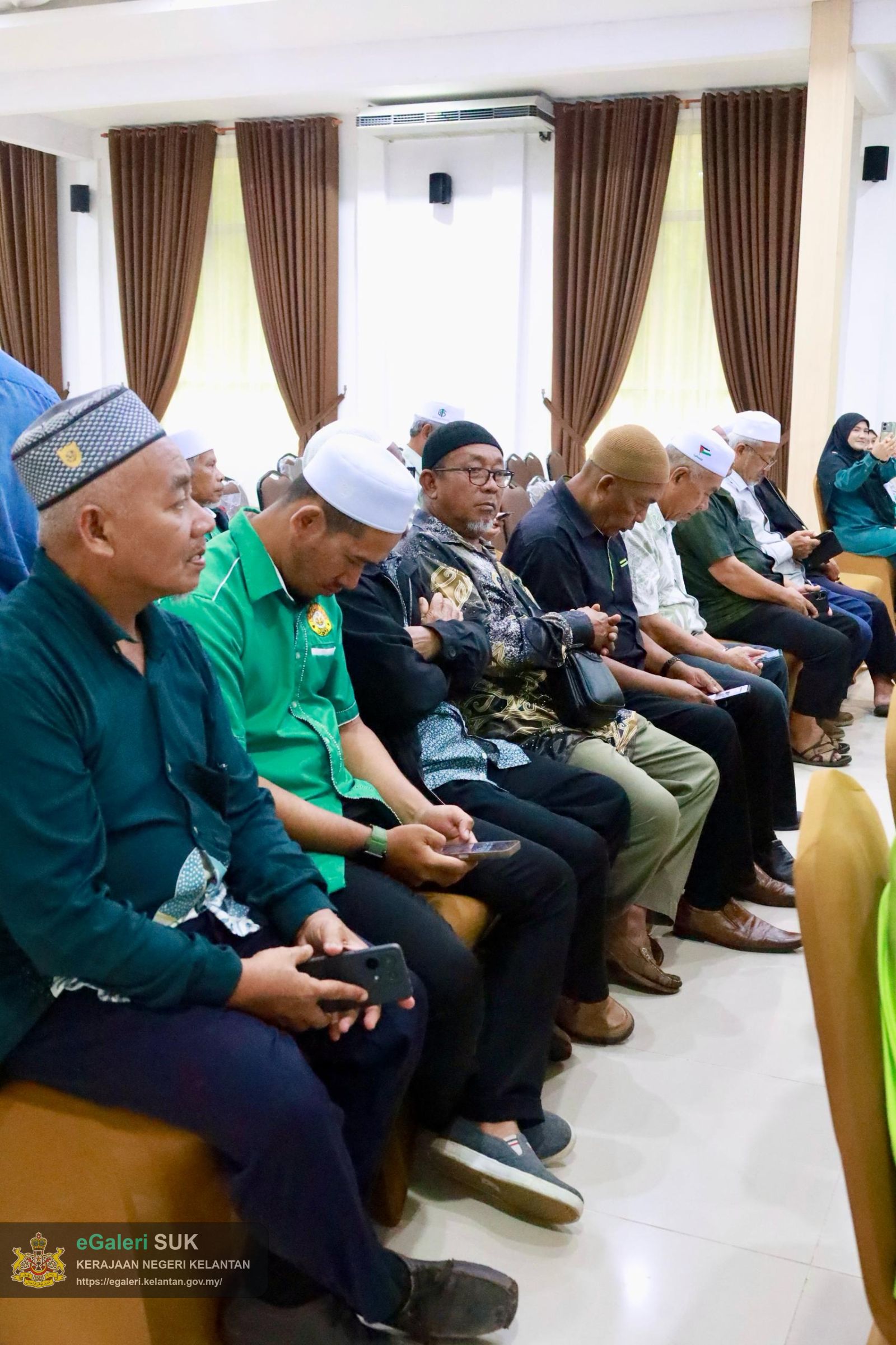 majlis-watikah-pelantikan-penghulu-jajahan-pasir-puteh-2025-yang-disampaikan-oleh-yabrs-en-mohd-roshdi-bin-ismail-tuan-ketua-jajahan-pasir-puteh-12.jpeg