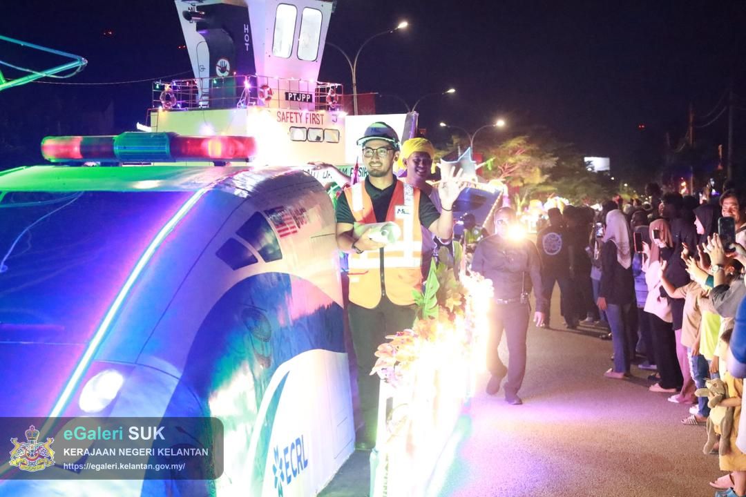 majlis-perarakan-kereta-berhias-pejabat-tanah-dan-jajahan-pasir-puteh-sempena-ulang-tahun-hari-keputeraan-kebawah-duli-yang-maha-mulia-sultan-muhammad-v-yang-ke-56-tahun-2025-47.jpg