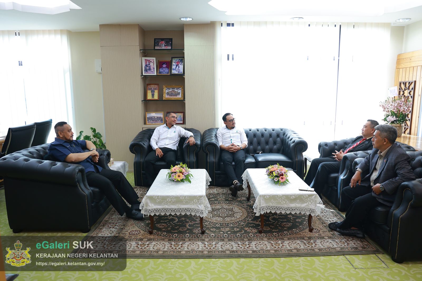 kunjungan-hormat-petronas-pantai-timur-ke-pejabat-suk-8.jpeg