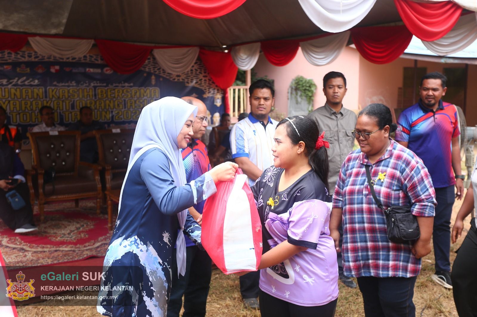 majlis-santuni-kasih-bersama-masyarakat-orang-asli-pos-tohoi-gua-musang-30.jpeg
