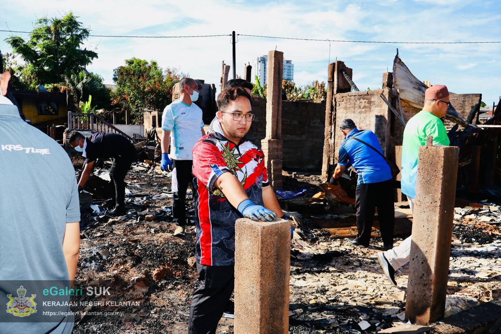 gotong-royong-pembersihan-dan-pemulihan-pasca-kebakaran-di-kampung-gok-kapor-kota-bharu-10.jpg