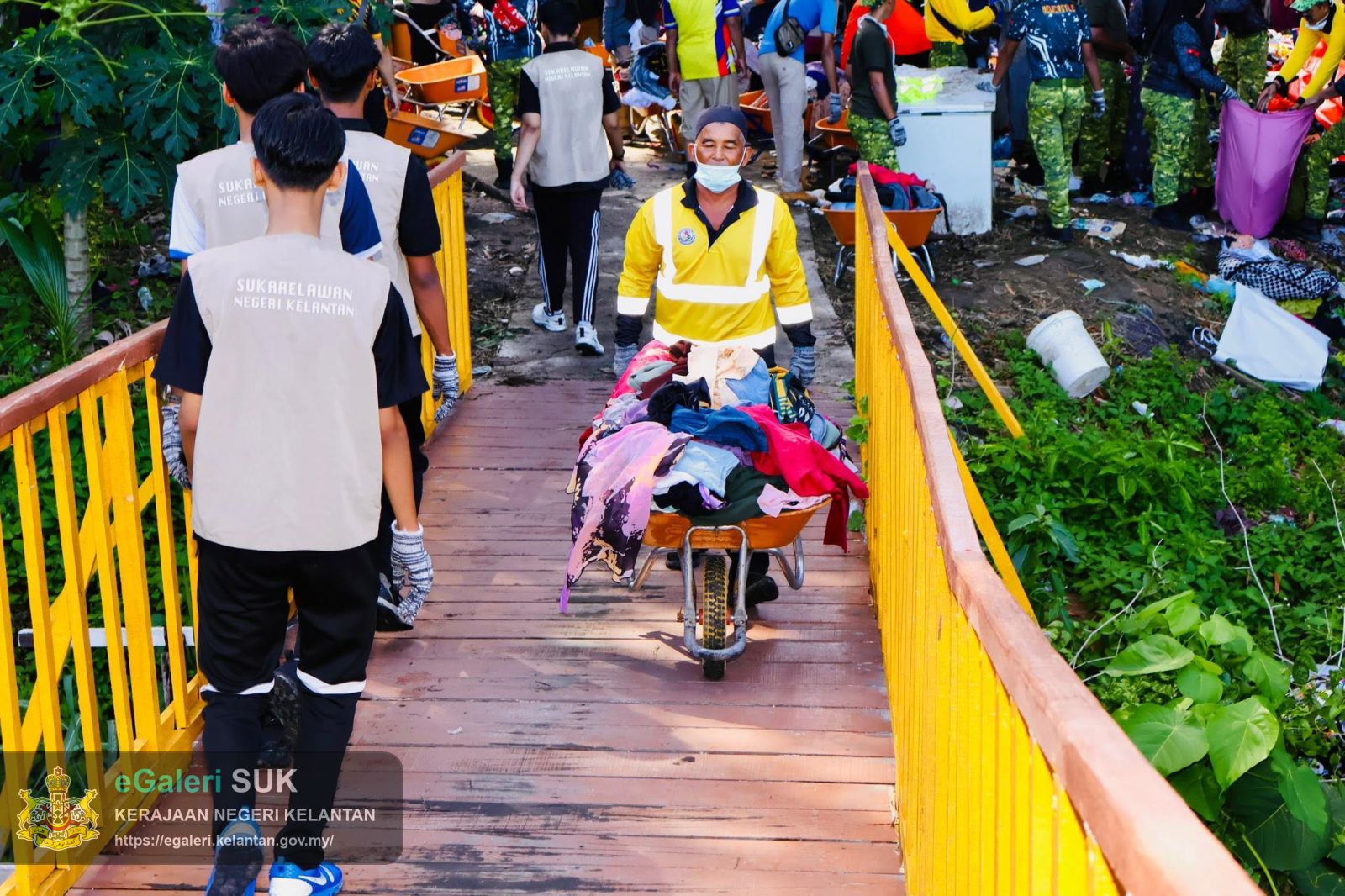 gotong-royong-pembersihan-dan-pemulihan-pasca-kebakaran-di-kampung-gok-kapor-kota-bharu-17.jpg