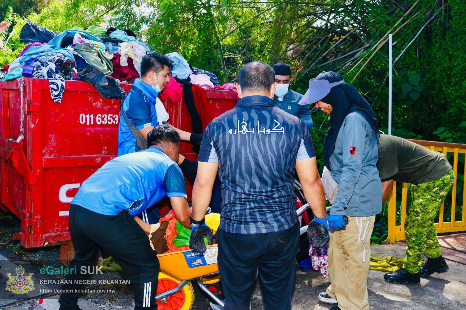 gotong-royong-pembersihan-dan-pemulihan-pasca-kebakaran-di-kampung-gok-kapor-kota-bharu-19.jpg