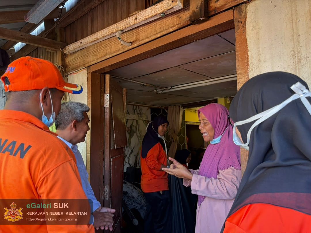 gotong-royong-pembersihan-sisa-bencana-kebakaran-di-kampung-gok-kapur-kota-bharu-kelantan-13.jpeg