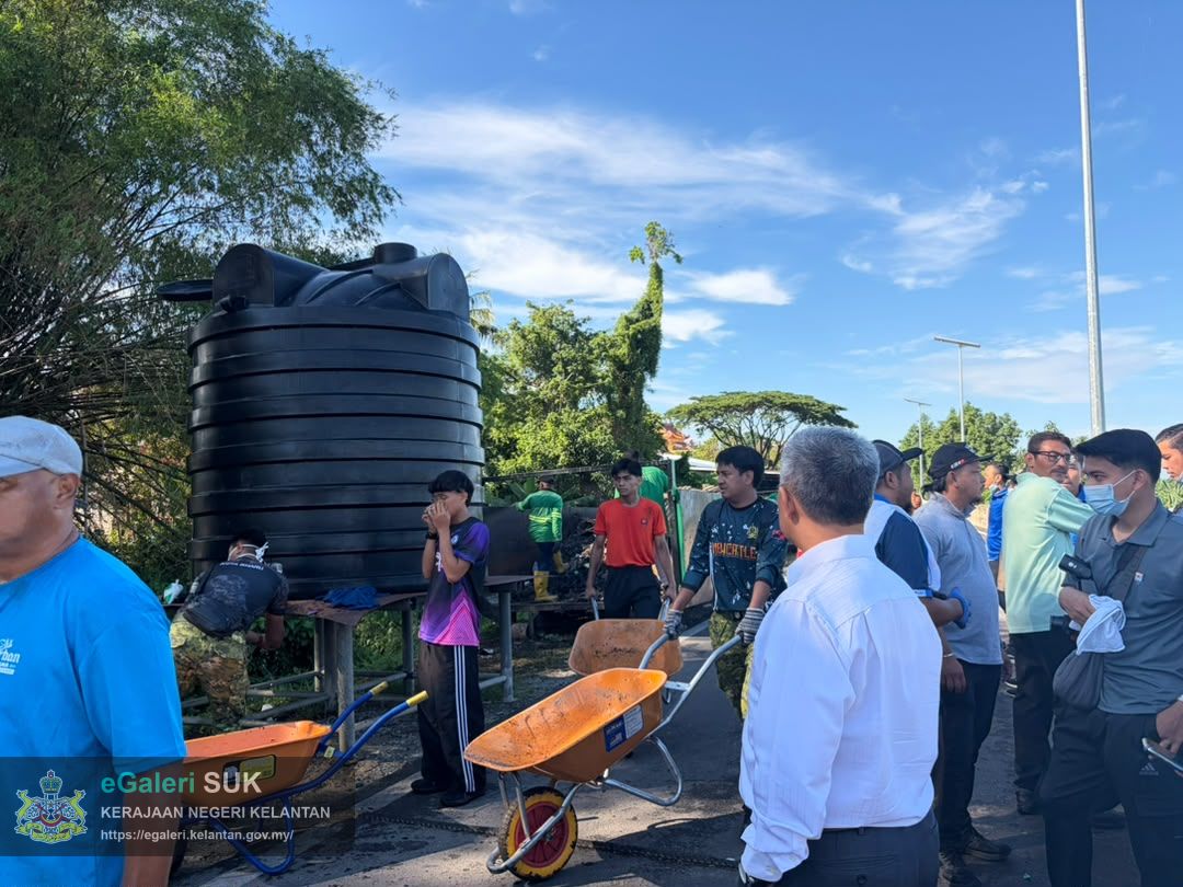 gotong-royong-pembersihan-sisa-bencana-kebakaran-di-kampung-gok-kapur-kota-bharu-kelantan-28.jpeg