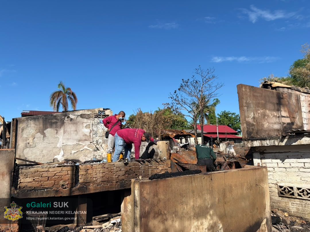gotong-royong-pembersihan-sisa-bencana-kebakaran-di-kampung-gok-kapur-kota-bharu-kelantan-4.jpeg