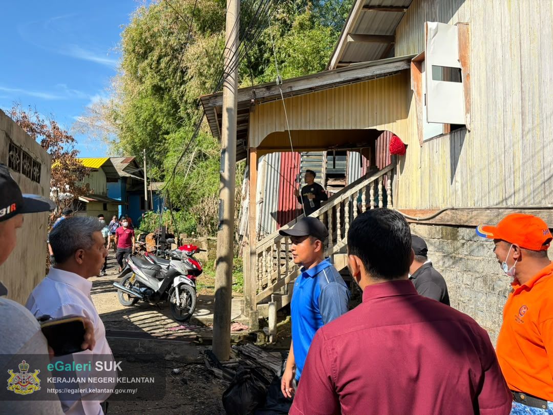 gotong-royong-pembersihan-sisa-bencana-kebakaran-di-kampung-gok-kapur-kota-bharu-kelantan-7.jpeg