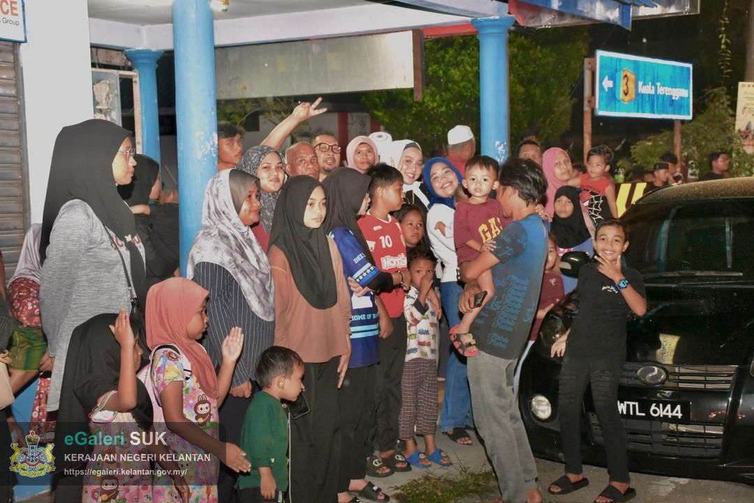 perarakan-kereta-berhias-jajahan-pasir-puteh-22.jpg
