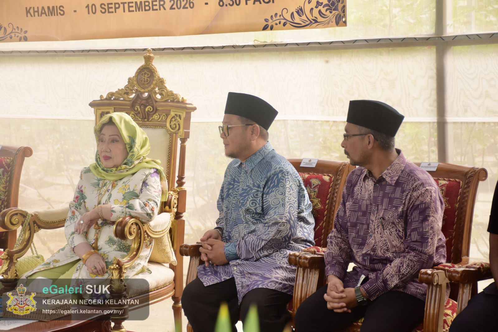 keberangkatan-yang-maha-mulia-raja-perempuan-tengku-anis-binti-almarhum-tengku-abdul-hamid-ke-ay-benefigs-farm-dan-kilang-keropok-cap-menara-jajahan-pasir-puteh-12.JPG