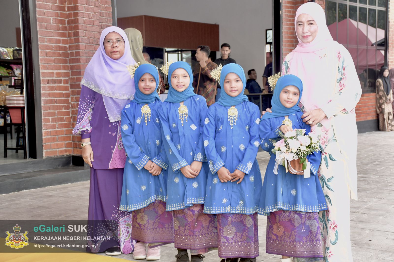 keberangkatan-yang-maha-mulia-raja-perempuan-tengku-anis-binti-almarhum-tengku-abdul-hamid-ke-ay-benefigs-farm-dan-kilang-keropok-cap-menara-jajahan-pasir-puteh-18.JPG