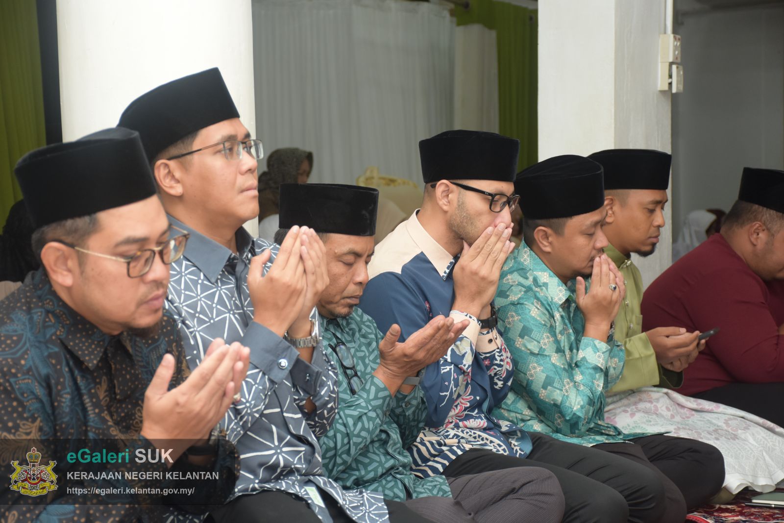 keberangkatan-ymm-raja-perempuan-tengku-anis-binti-almarhum-tengku-abdul-hamid-ke-masjid-mukim-telaga-papan-semerak-pasir-puteh-12.JPG