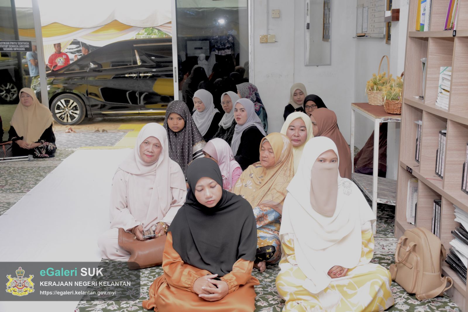 keberangkatan-ymm-raja-perempuan-tengku-anis-binti-almarhum-tengku-abdul-hamid-ke-masjid-mukim-telaga-papan-semerak-pasir-puteh-18.JPG
