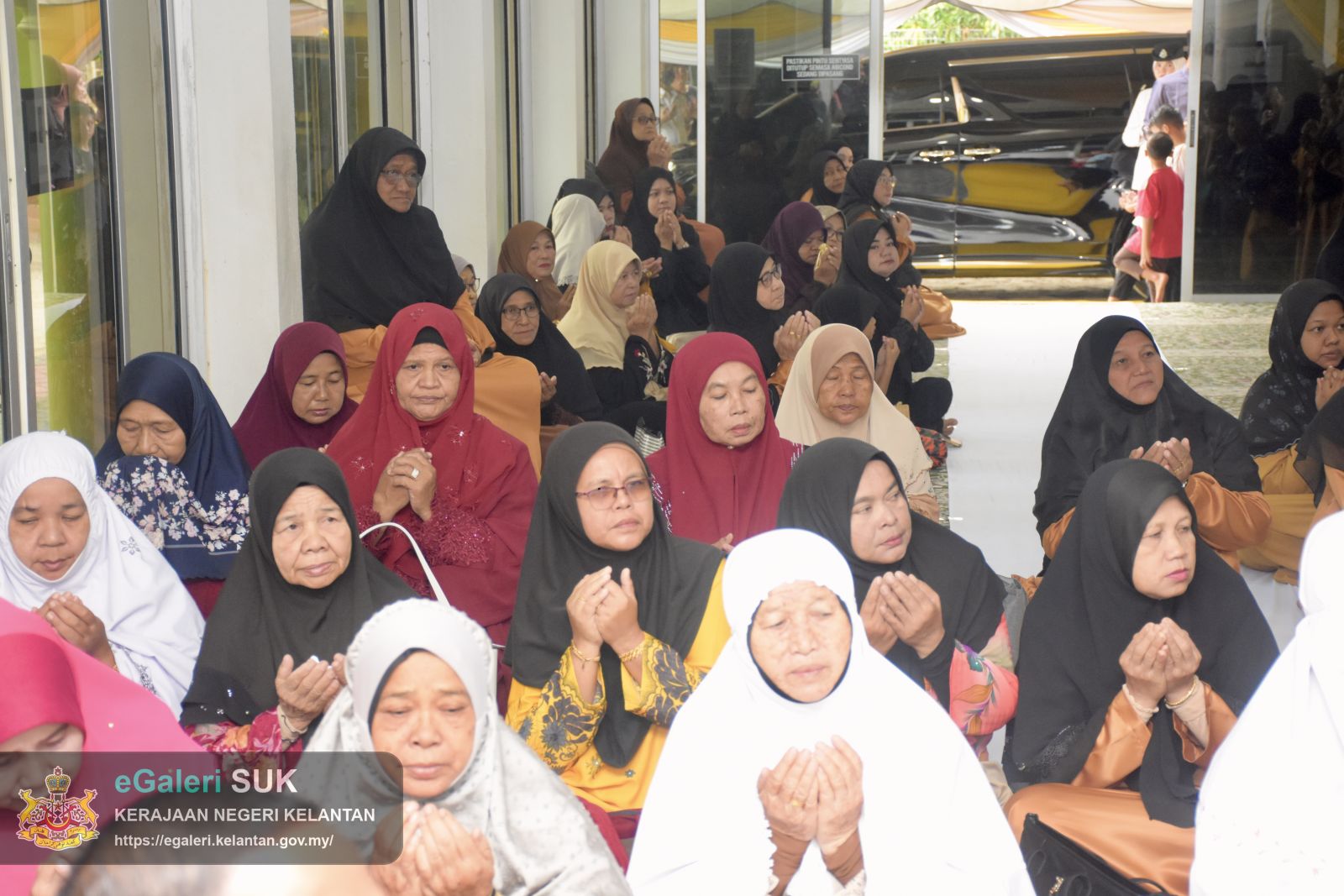 keberangkatan-ymm-raja-perempuan-tengku-anis-binti-almarhum-tengku-abdul-hamid-ke-masjid-mukim-telaga-papan-semerak-pasir-puteh-23.JPG