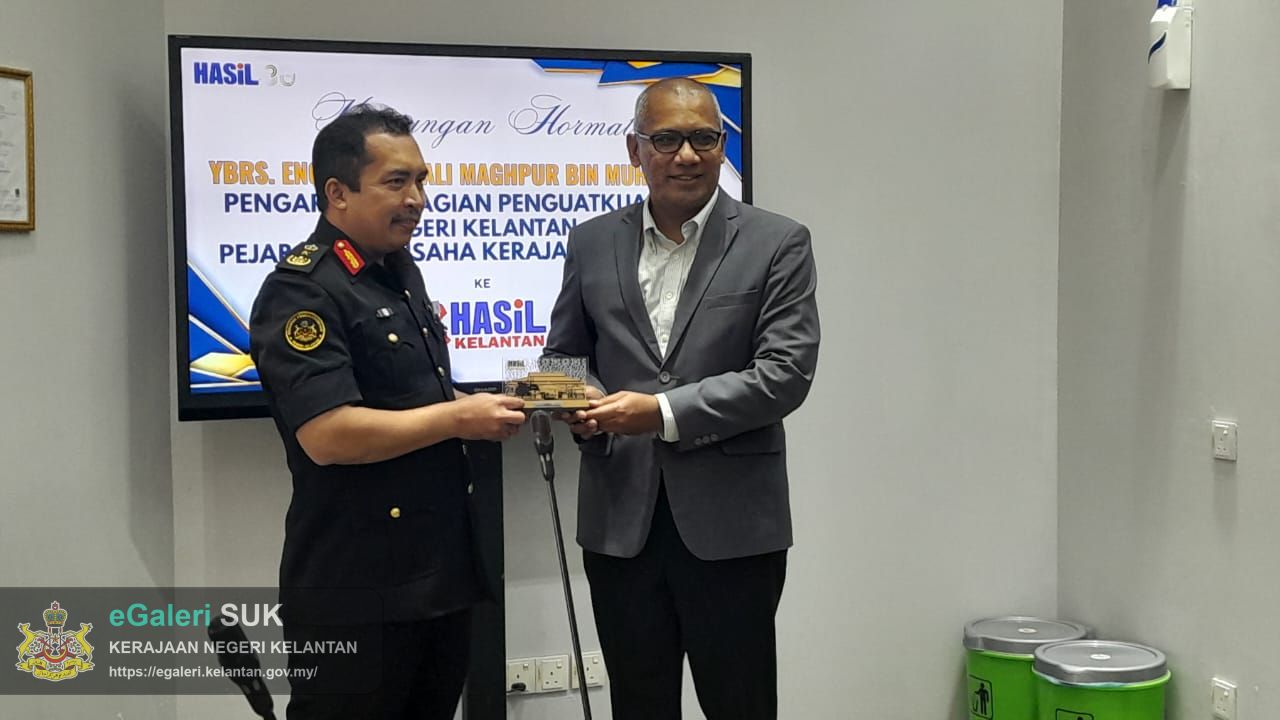 kunjung-hormat-kepada-pengarah-lembaga-hasil-dalam-negeri-1.jpeg