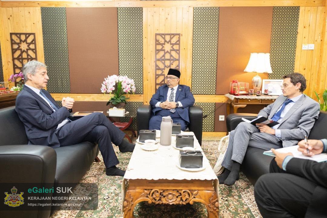kunjungan-hormat-daripada-tyt-marc-abensour-duta-besar-perancis-ke-malaysia-3.jpg