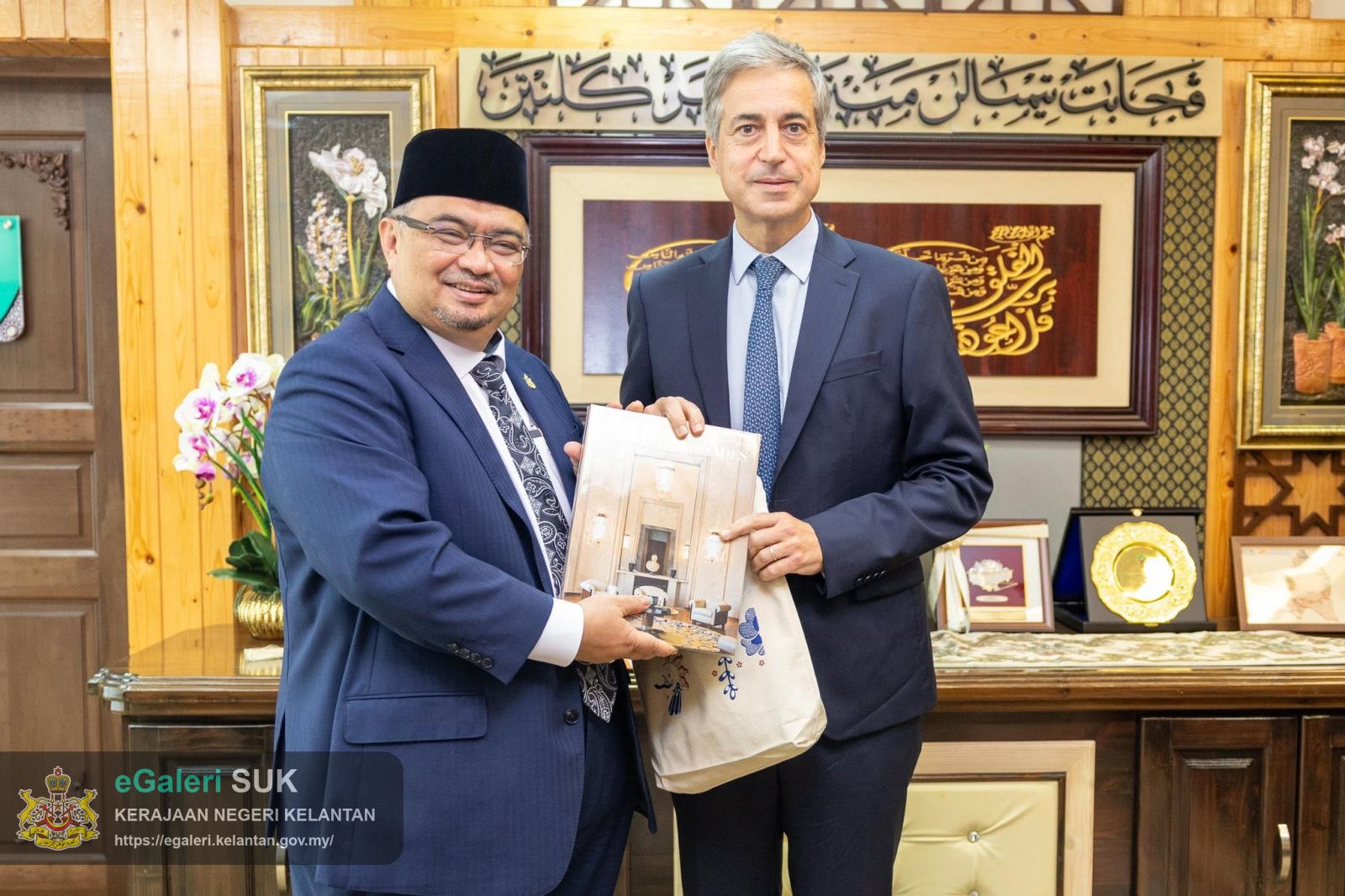 kunjungan-hormat-daripada-tyt-marc-abensour-duta-besar-perancis-ke-malaysia-4.jpg