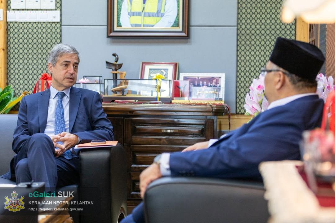 kunjungan-hormat-daripada-tyt-marc-abensour-duta-besar-perancis-ke-malaysia-5.jpg