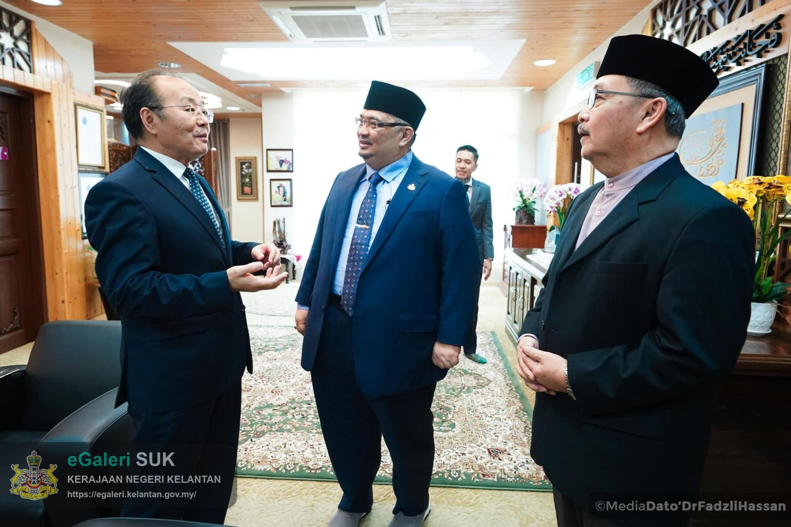 kunjungan-hormat-daripada-tyt-ouyang-yujing-duta-besar-china-ke-malaysia-7.jpg