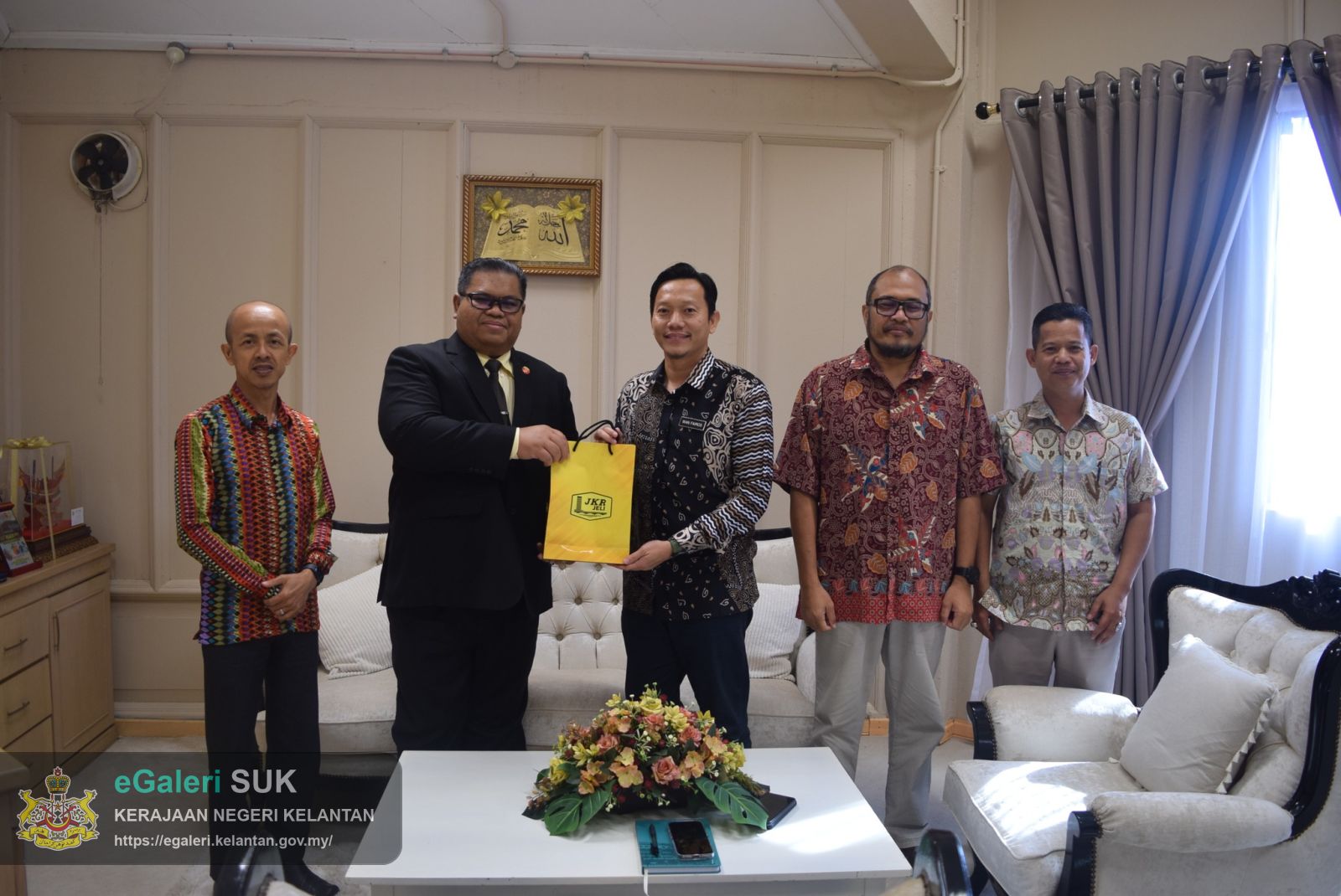 kunjungan-hormat-jabatan-kerja-raya-jkr-jajahan-jeli-ke-pejabat-tanah-dan-jajahan-jeli-4.jpg