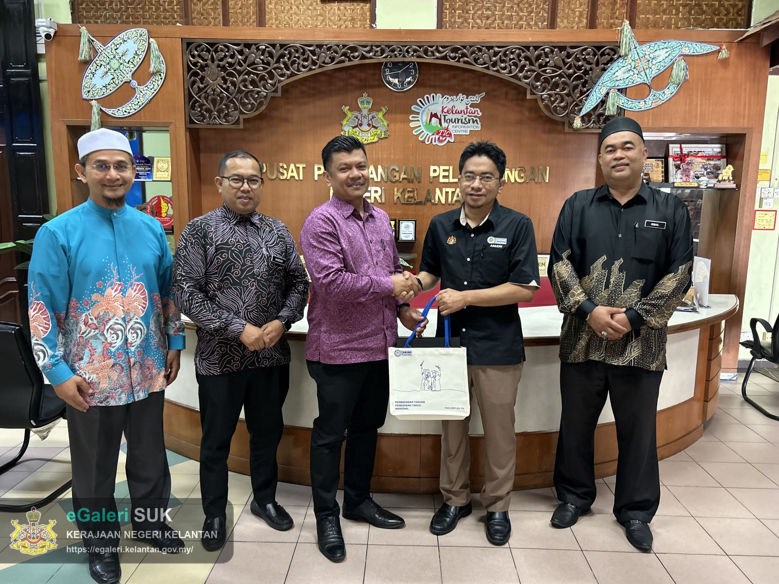 kunjungan-hormat-wakil-perbadanan-tabung-pendidikan-tinggu-nasional-ptptpn-2.jpg