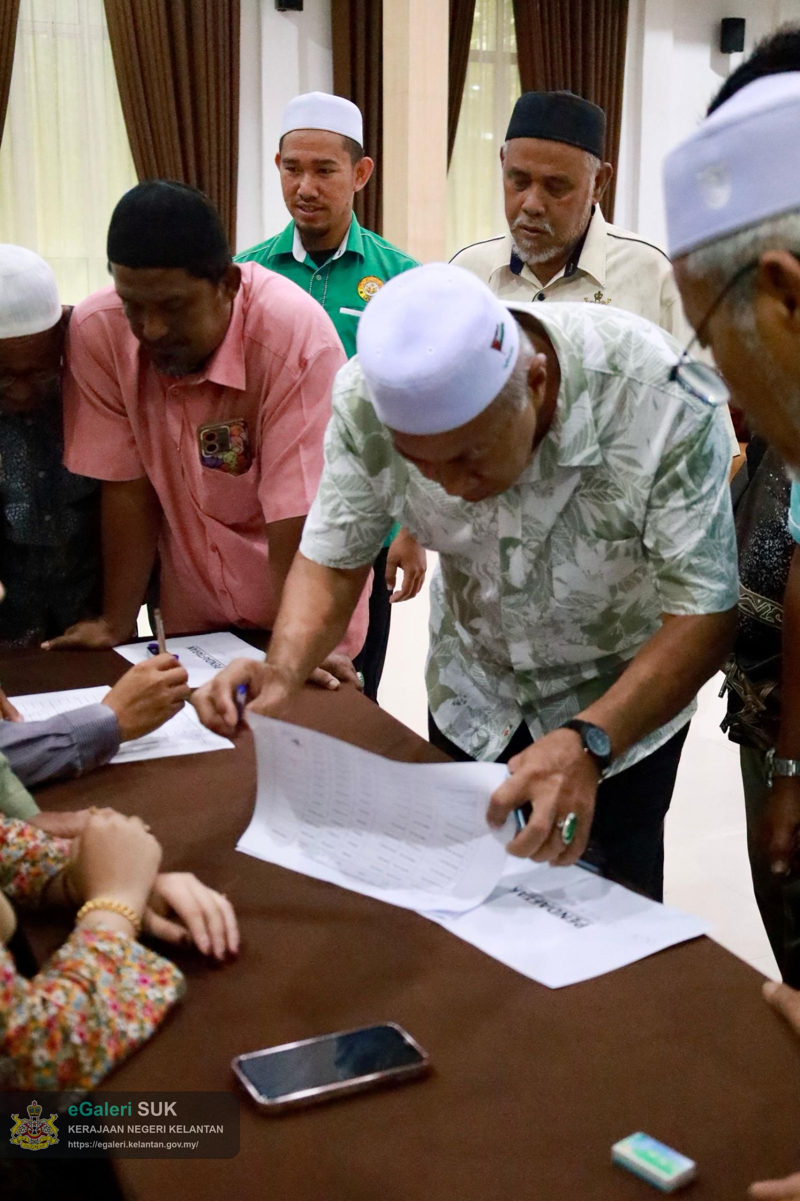 majlis-watikah-pelantikan-penghulu-jajahan-pasir-puteh-2025-yang-disampaikan-oleh-yabrs-en-mohd-roshdi-bin-ismail-tuan-ketua-jajahan-pasir-puteh-4.jpeg