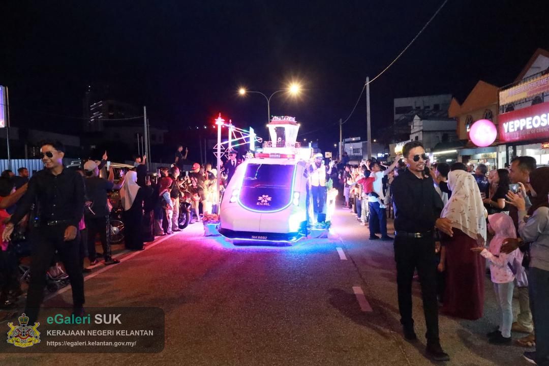 majlis-perarakan-kereta-berhias-pejabat-tanah-dan-jajahan-pasir-puteh-sempena-ulang-tahun-hari-keputeraan-kebawah-duli-yang-maha-mulia-sultan-muhammad-v-yang-ke-56-tahun-2025-38.jpg