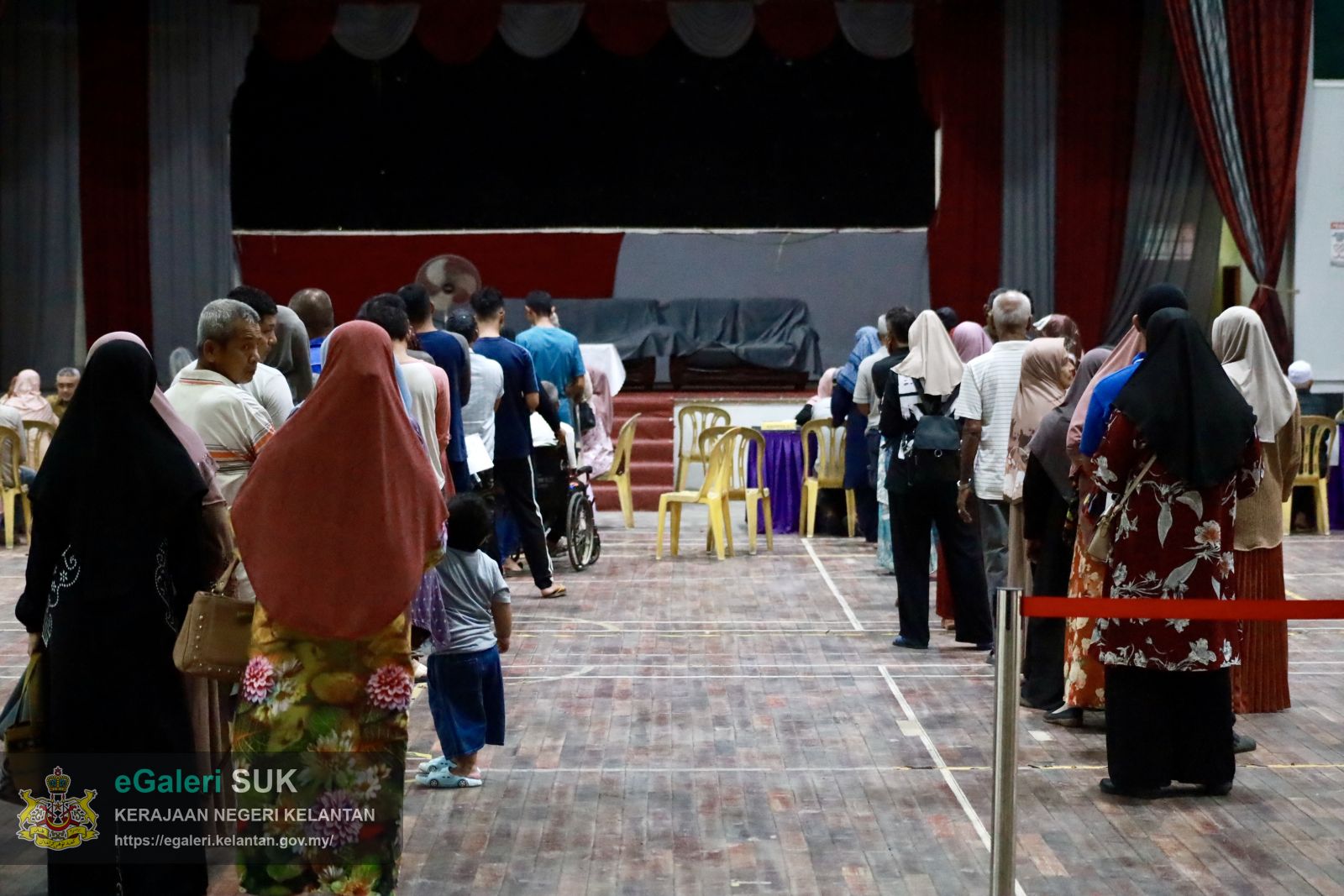 program-agihan-bantuan-wang-ihsan-bwi-kepada-kir-yang-berpindah-ke-pps-disebabkan-bencana-banjir-timur-lautmtl-bagi-jajahan-pasir-putehmachang-dan-bachok-6.JPG