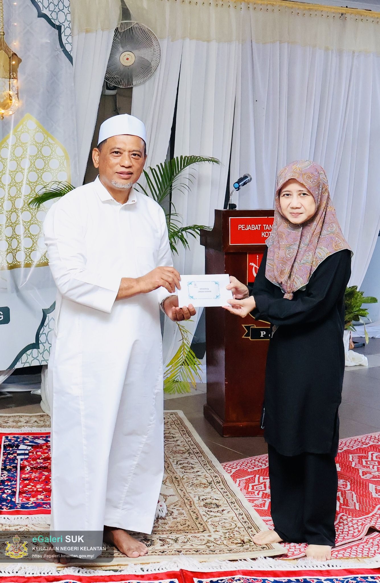 majlis-iftar-jamaie-dan-solat-maghrib-serta-penyampaian-sumbangan-raya-pejabat-tanah-dan-jajahan-kota-bharu-12.jpg