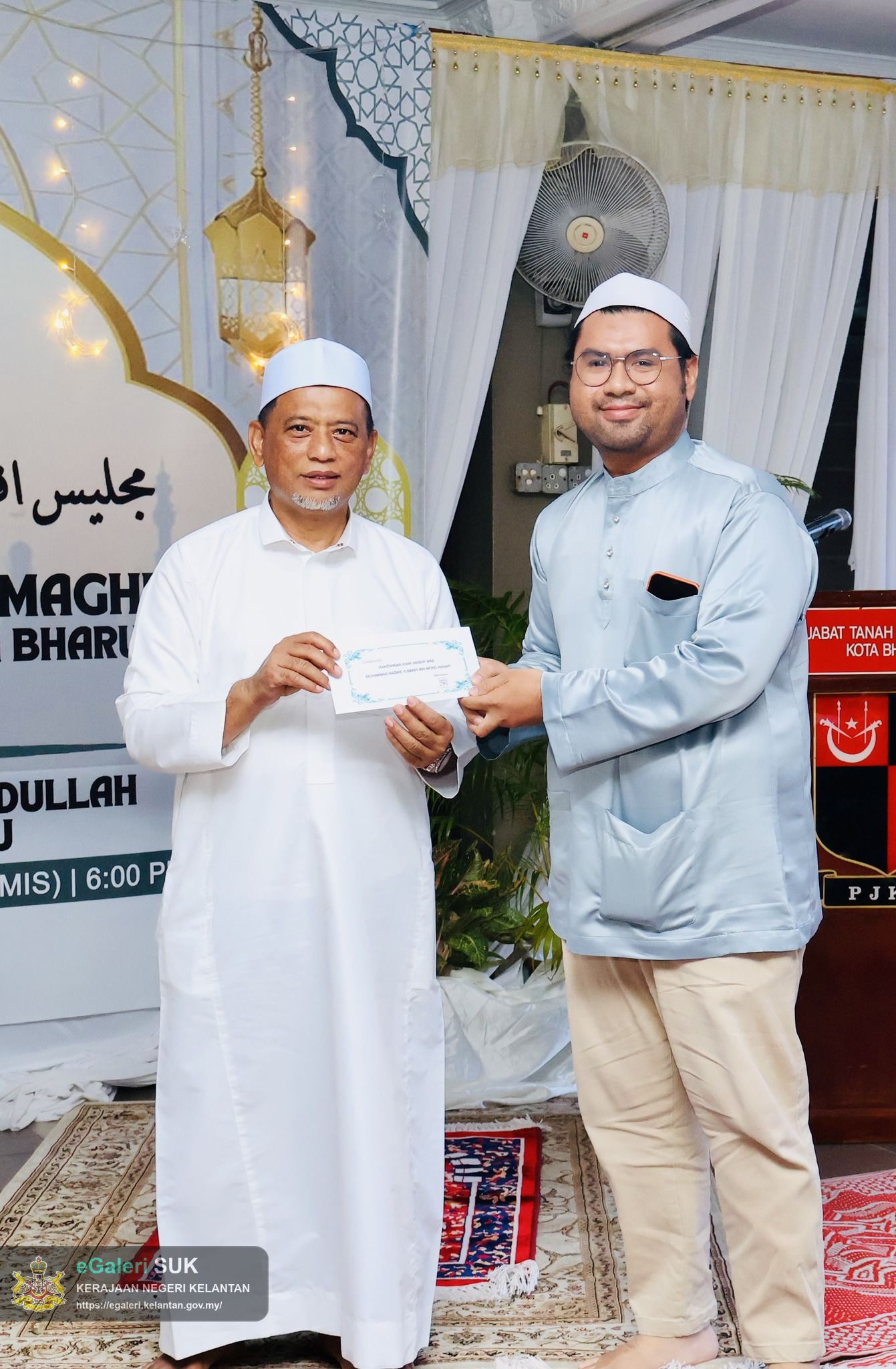 majlis-iftar-jamaie-dan-solat-maghrib-serta-penyampaian-sumbangan-raya-pejabat-tanah-dan-jajahan-kota-bharu-17.jpg