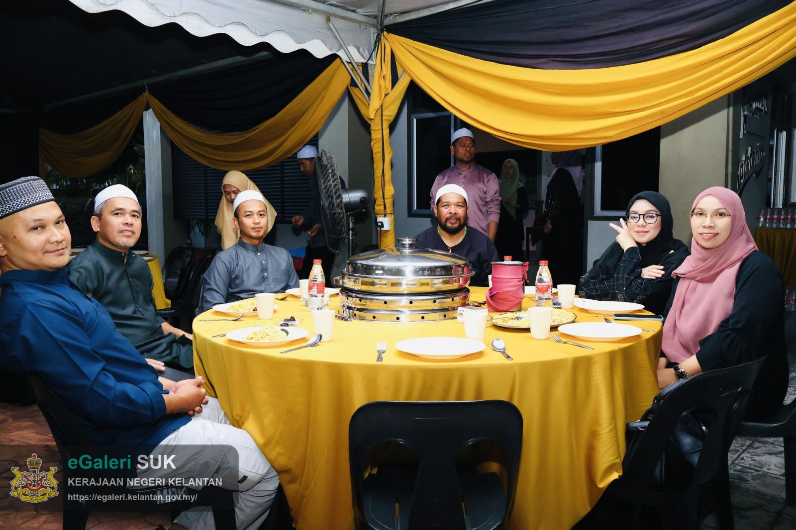 majlis-iftar-jamaie-dan-solat-maghrib-serta-penyampaian-sumbangan-raya-pejabat-tanah-dan-jajahan-kota-bharu-6.jpg