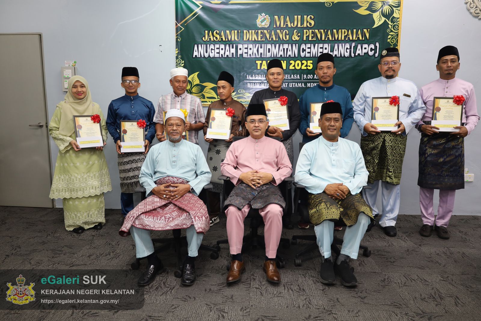 majlis-jasamu-dikenang-penyampaian-anugerah-perkhidmatan-cemerlang-apc-tahun-2025-28.JPG