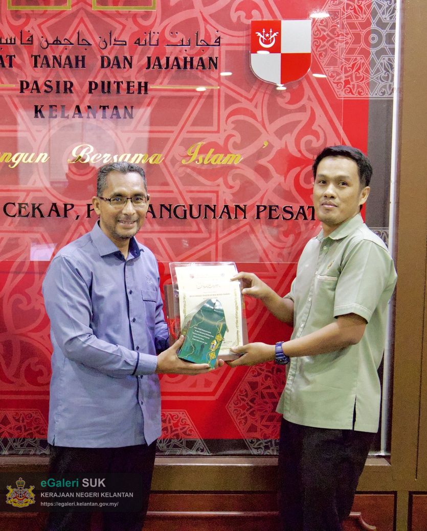 majlis-khatam-alquran-serta-sumbangan-hari-raya-anjuran-kelab-berkesan-pejabat-tanah-dan-jajahan-pasir-puteh-16.jpg
