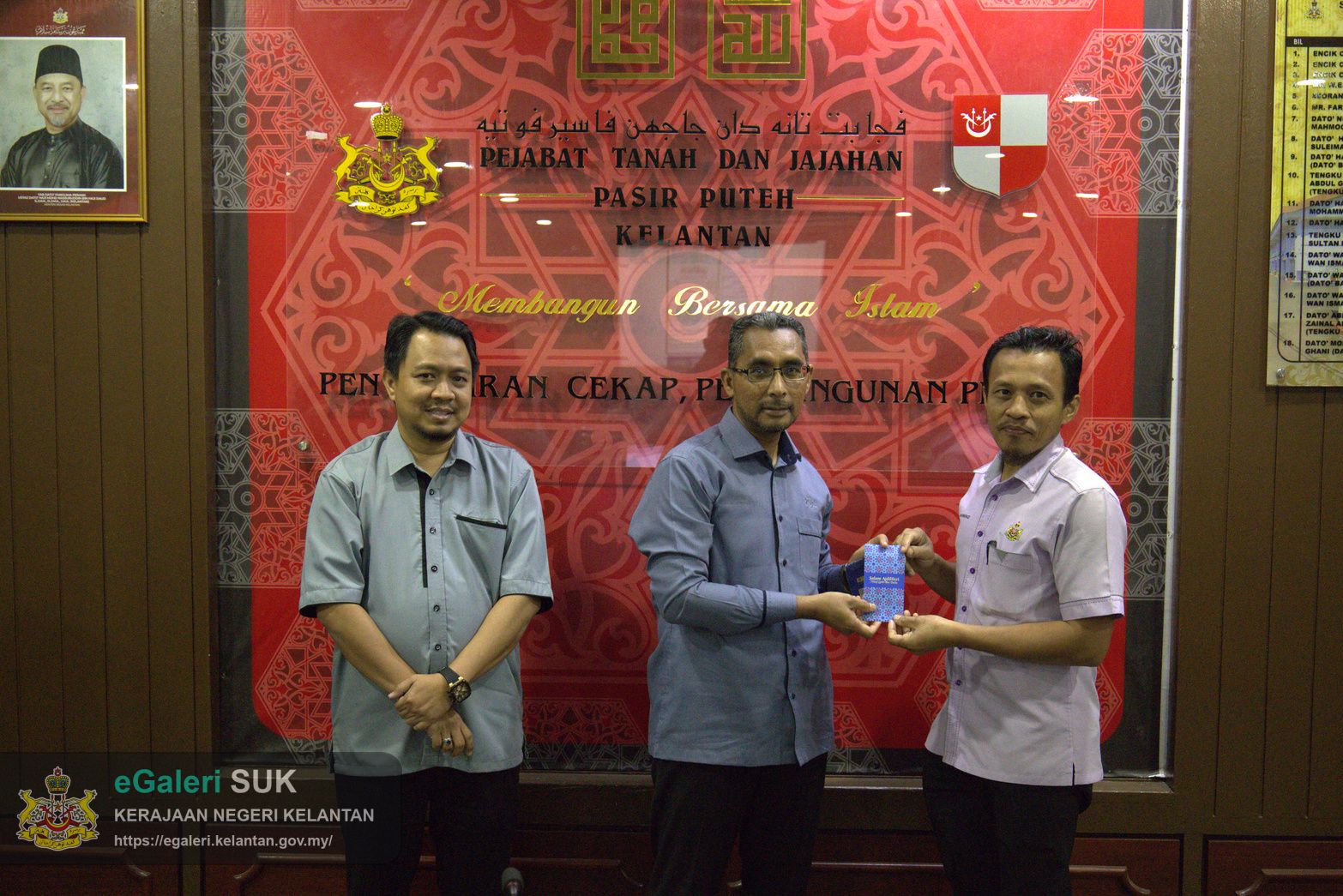 majlis-khatam-alquran-serta-sumbangan-hari-raya-anjuran-kelab-berkesan-pejabat-tanah-dan-jajahan-pasir-puteh-24.jpg