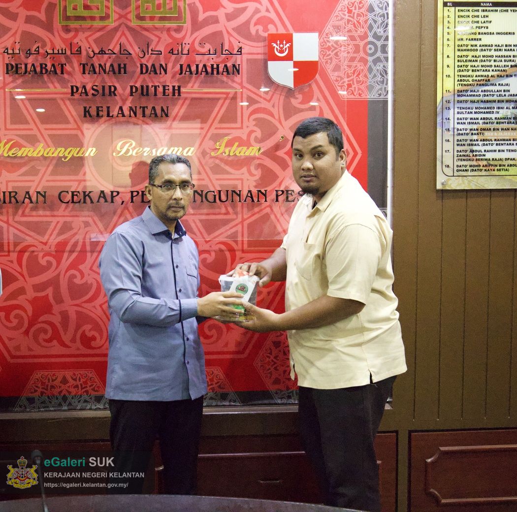 majlis-khatam-alquran-serta-sumbangan-hari-raya-anjuran-kelab-berkesan-pejabat-tanah-dan-jajahan-pasir-puteh-33.jpg