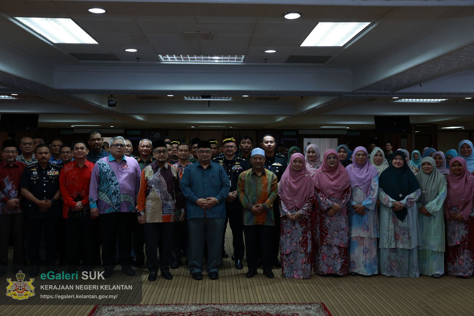 majlis-pembahagian-kuih-raya-kepada-anggota-keselamatan-7.JPG