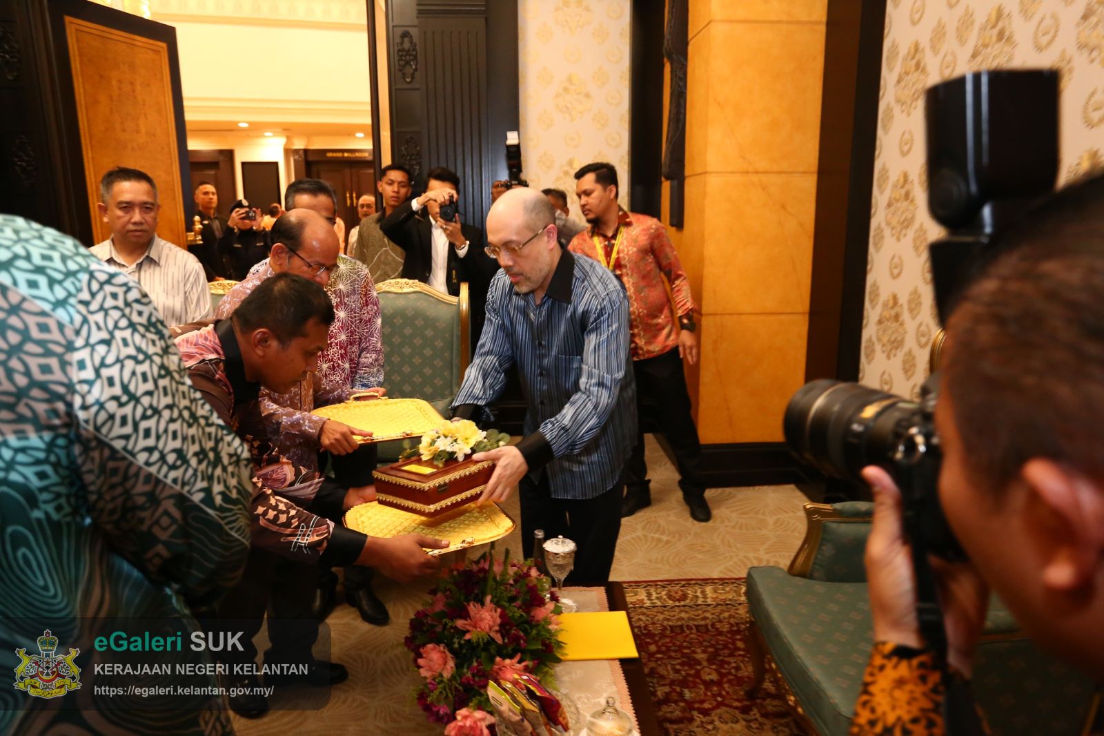 majlis-pengurniaan-sumbangan-tabung-save-palestine-kepada-humanitarian-care-malaysia-mycare-disempurnakan-oleh-yang-maha-mulia-pemangku-raja-kelantan-26.jpeg