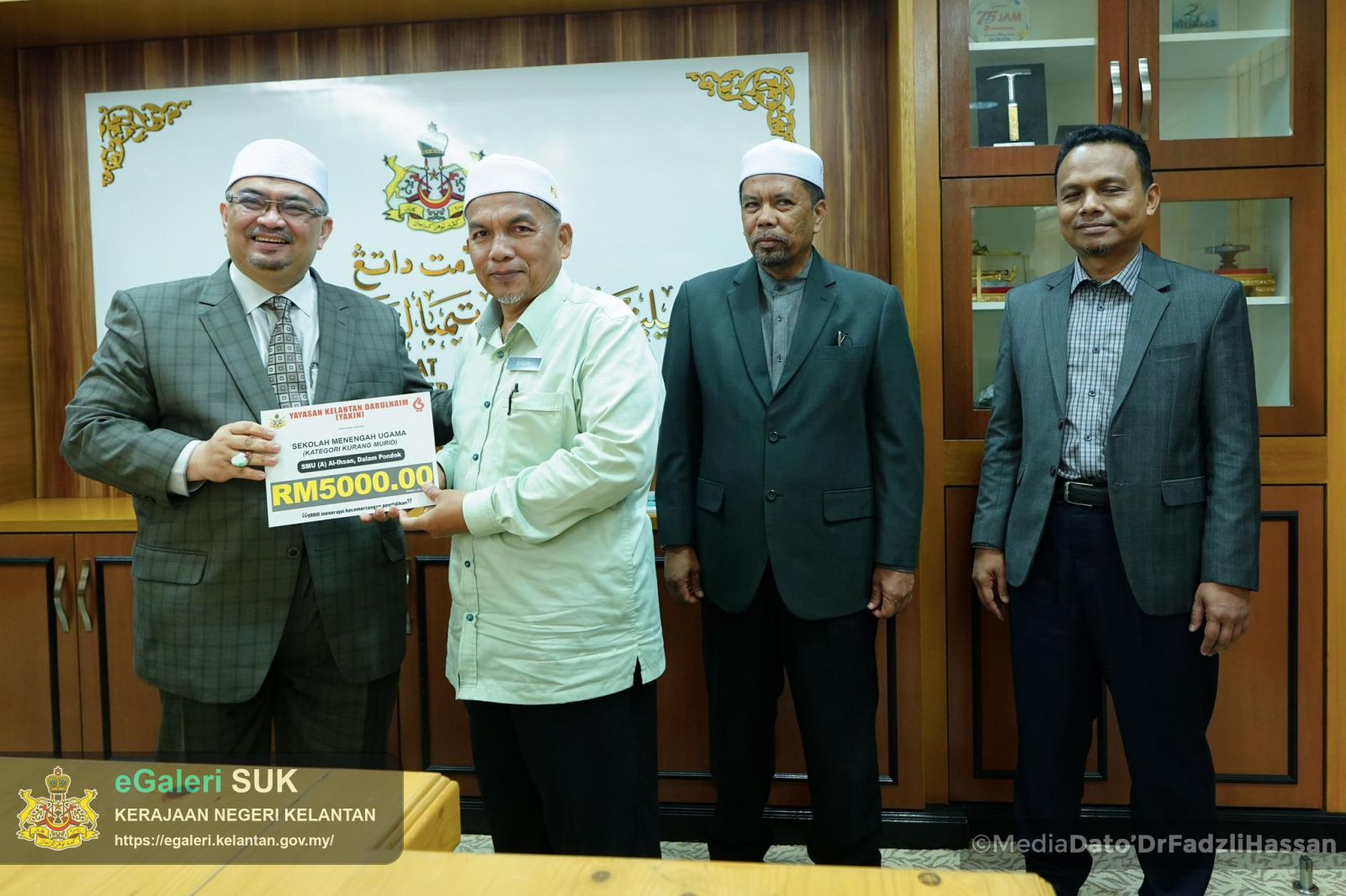 majlis-penyampaian-sumbangan-pemerkasaan-sekolah-menengah-ugama-yayasan-islam-kelantan-1.jpg
