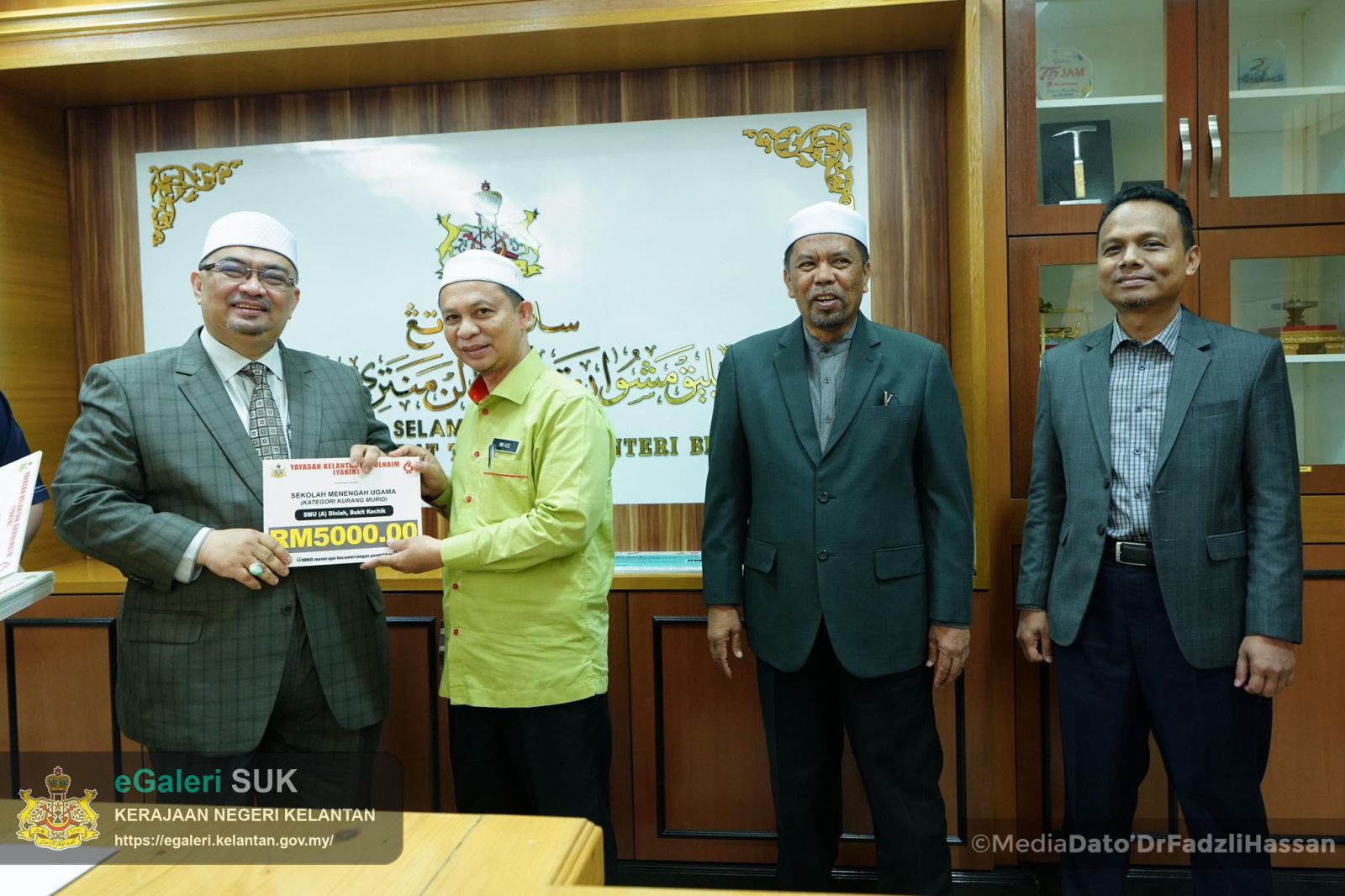 majlis-penyampaian-sumbangan-pemerkasaan-sekolah-menengah-ugama-yayasan-islam-kelantan-2.jpg