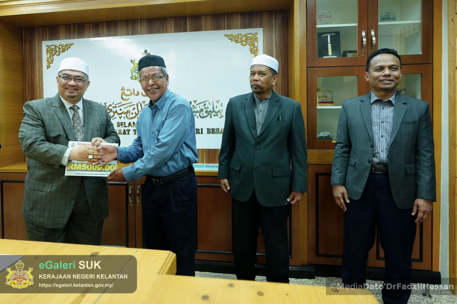 majlis-penyampaian-sumbangan-pemerkasaan-sekolah-menengah-ugama-yayasan-islam-kelantan-5.jpg