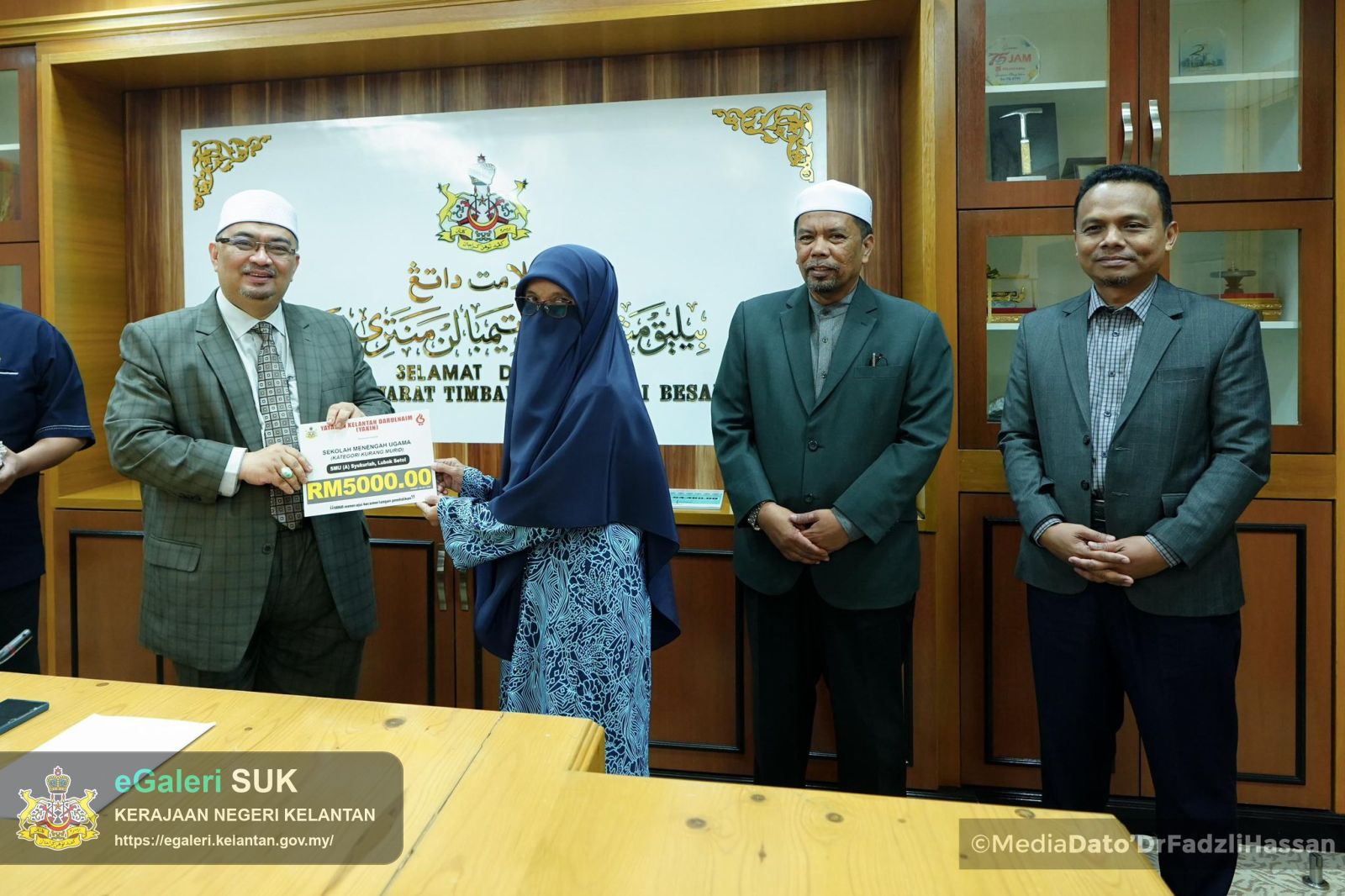 majlis-penyampaian-sumbangan-pemerkasaan-sekolah-menengah-ugama-yayasan-islam-kelantan-6.jpg