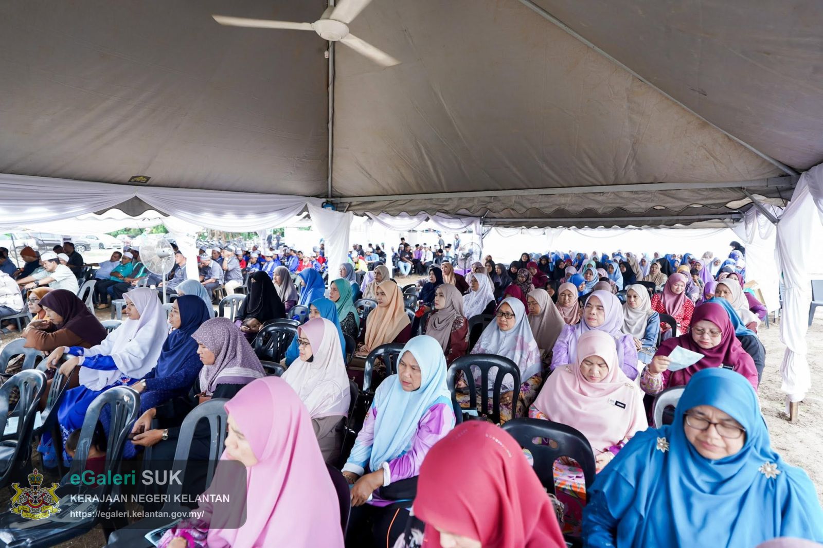 majlis-penyerahan-hak-milik-tanah-bayaran-peluasan-tapak-sekolah-serta-anugerah-kecemerlangan-spm-dan-smu-di-smu-a-tarbiah-islamiah-smuatis-kampung-lepah-selising-10.jpg