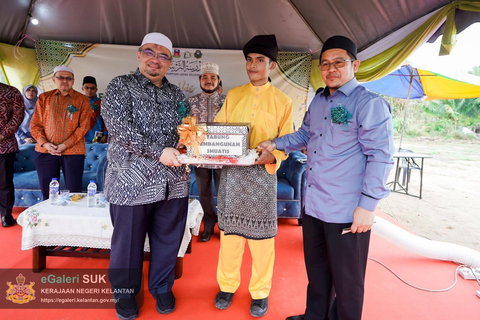 majlis-penyerahan-hak-milik-tanah-bayaran-peluasan-tapak-sekolah-serta-anugerah-kecemerlangan-spm-dan-smu-di-smu-a-tarbiah-islamiah-smuatis-kampung-lepah-selising-12.jpg