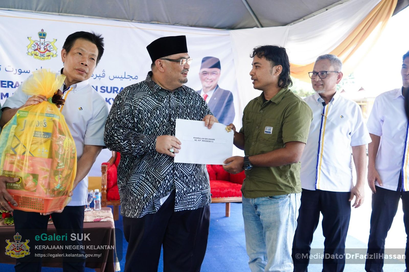 majlis-penyerahan-kunci-rumah-dan-surat-tawaran-program-rumah-mesra-rakyat-rmr-di-bawah-kelolaan-syarikat-perumahan-negara-berhad-spnb-11.jpg