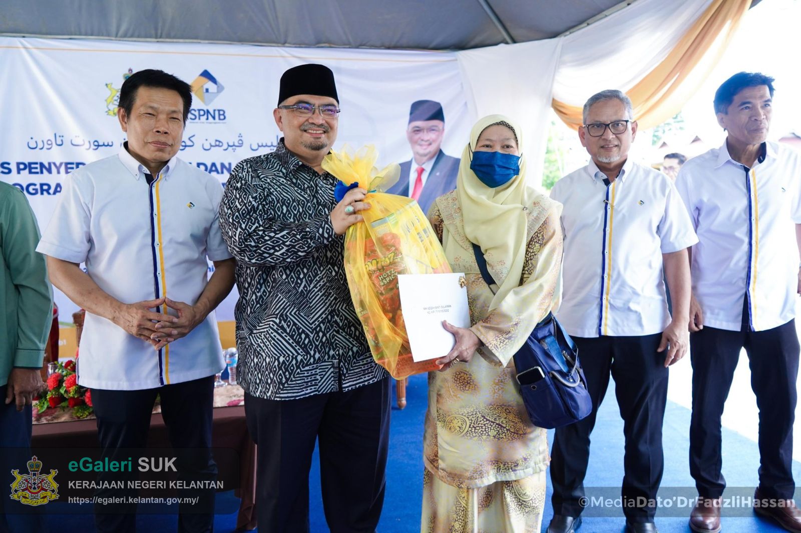 majlis-penyerahan-kunci-rumah-dan-surat-tawaran-program-rumah-mesra-rakyat-rmr-di-bawah-kelolaan-syarikat-perumahan-negara-berhad-spnb-14.jpg